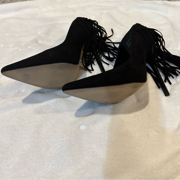 Black size 11 stiletto heels with black fringe - Picture 2 of 6